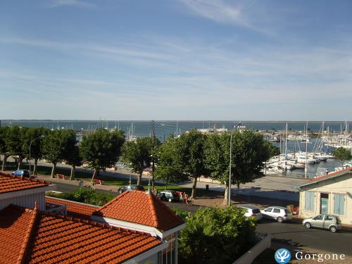 Photo n°10 de :Arcachon agrable T2bis vue mer avec balcons  deux pas de la plage et des commerces