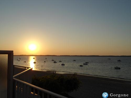 Photo n°3 de :Pieds dans l'eau : 63 m + terrasse de 20 m2 ARCACHON